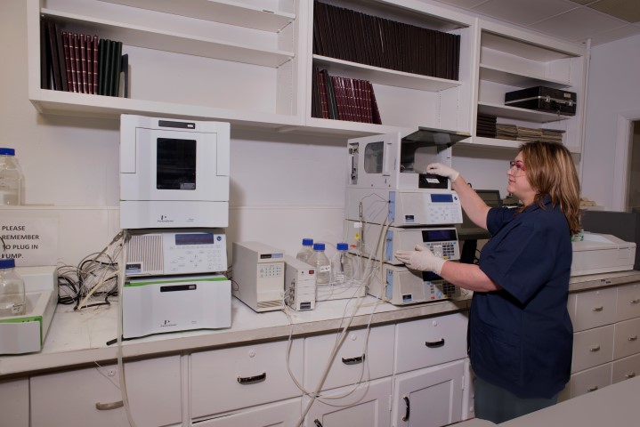 Women employee in lab